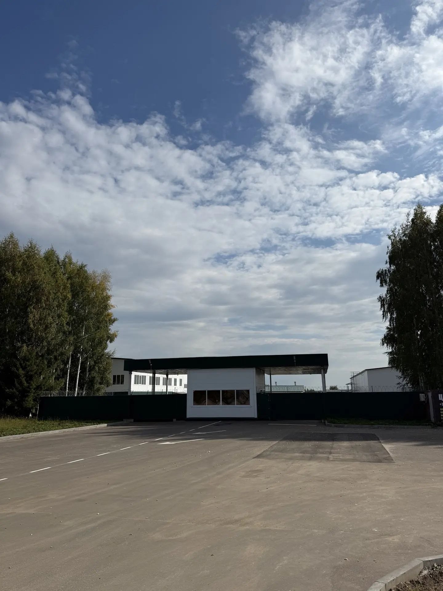 КПП и въезд на парковку АЭРО 24